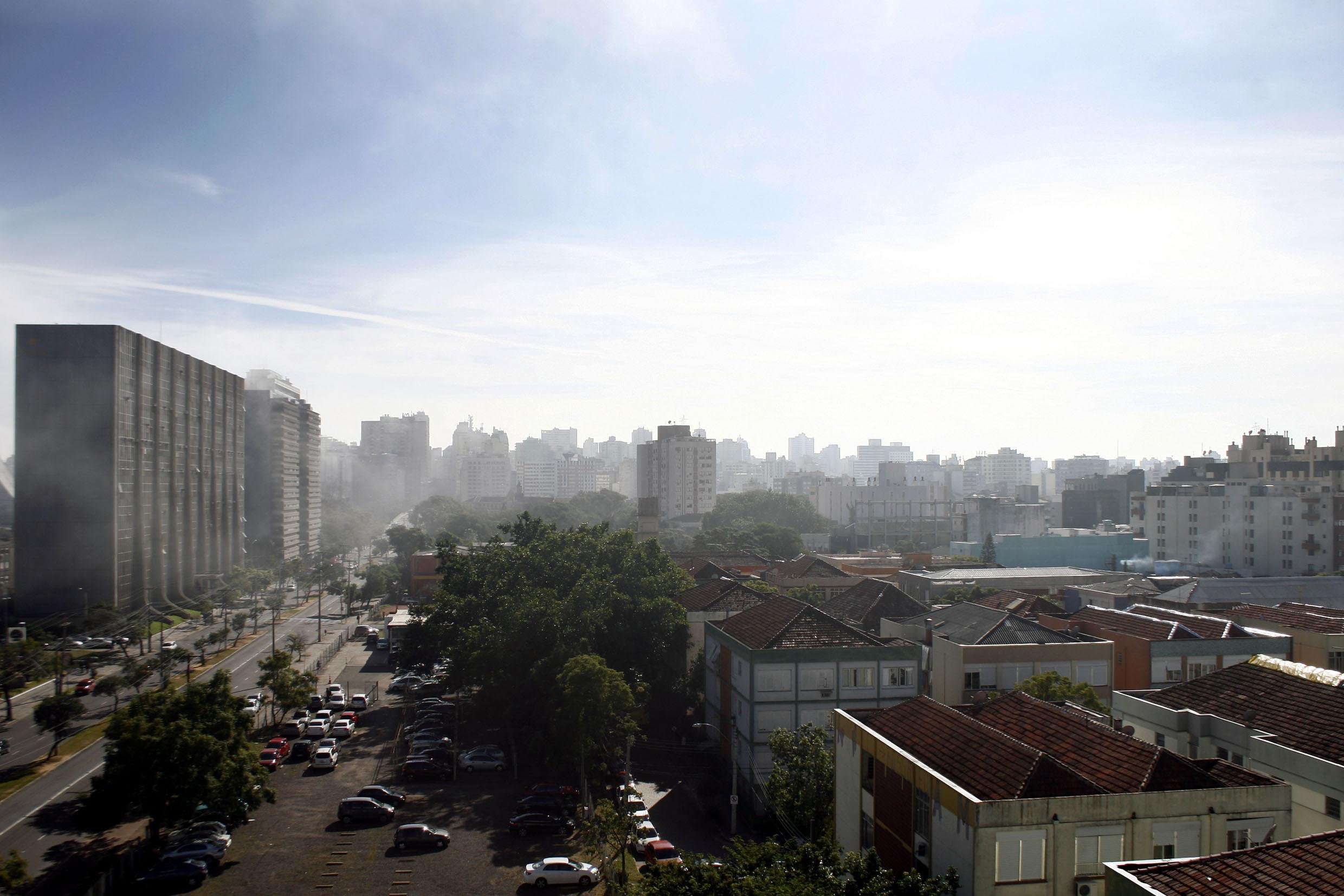 Semana ser&aacute; de predom&iacute;nio de sol, com exce&ccedil;&atilde;o de pancadas isoladas de ter&ccedil;a para quarta