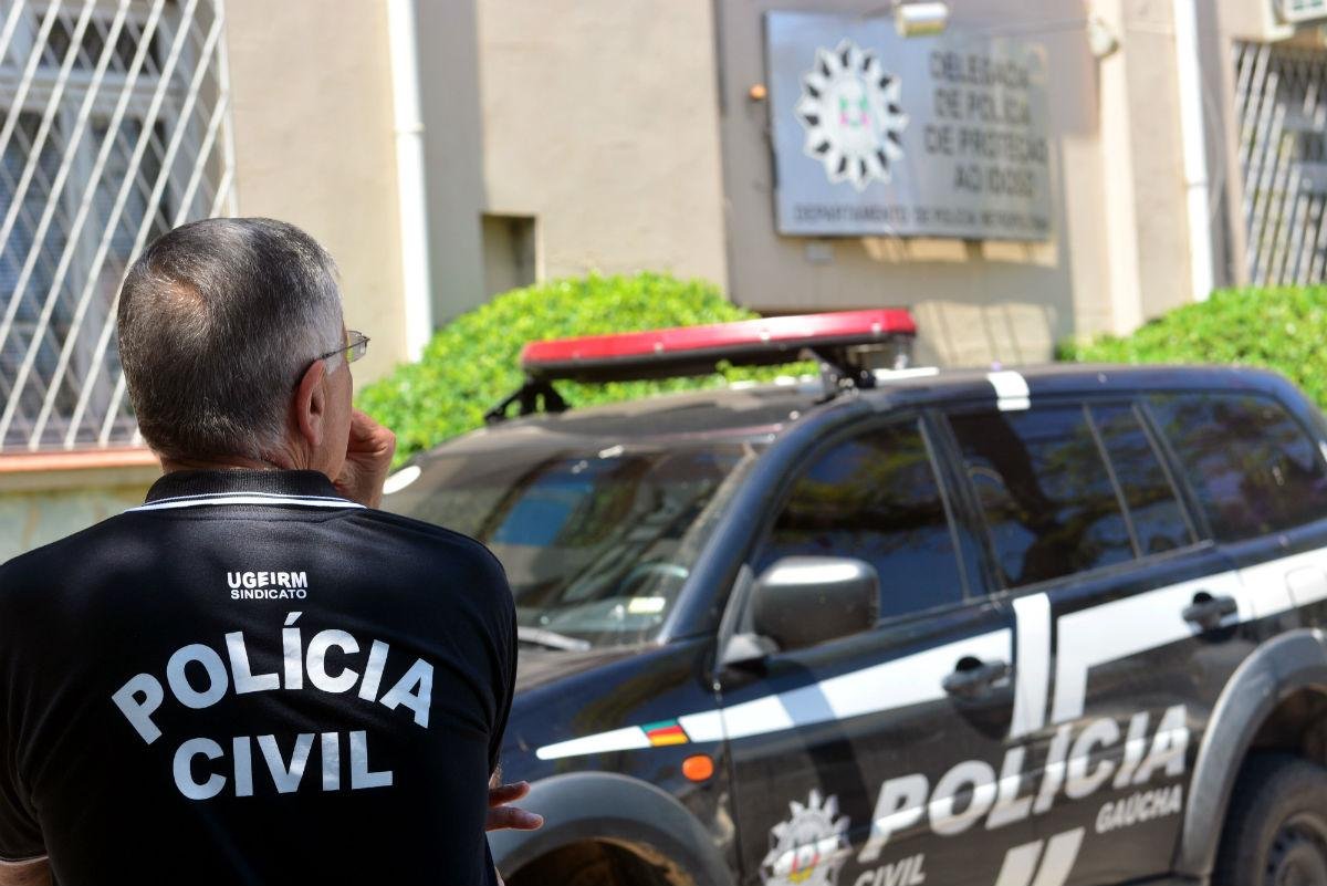 Policiais fazem sirena&ccedil;o em frente a delegacias