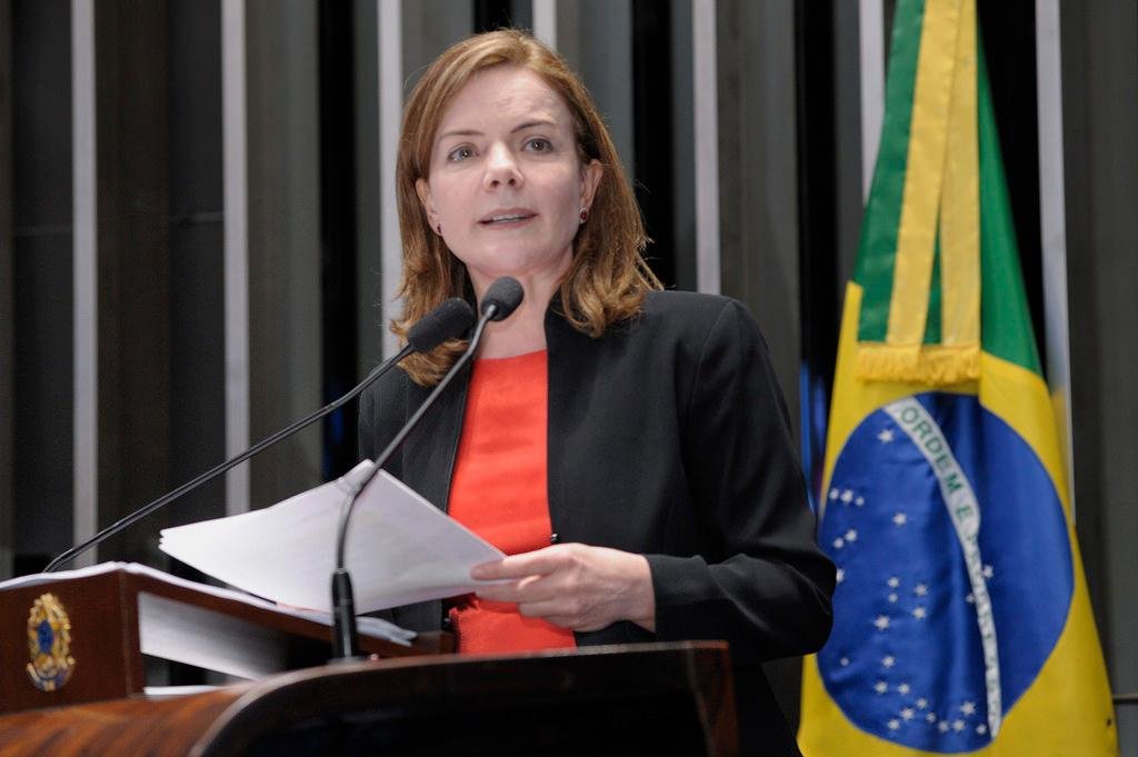 Gleisi apresenta emenda que prop&otilde;e referendo em PEC do teto
