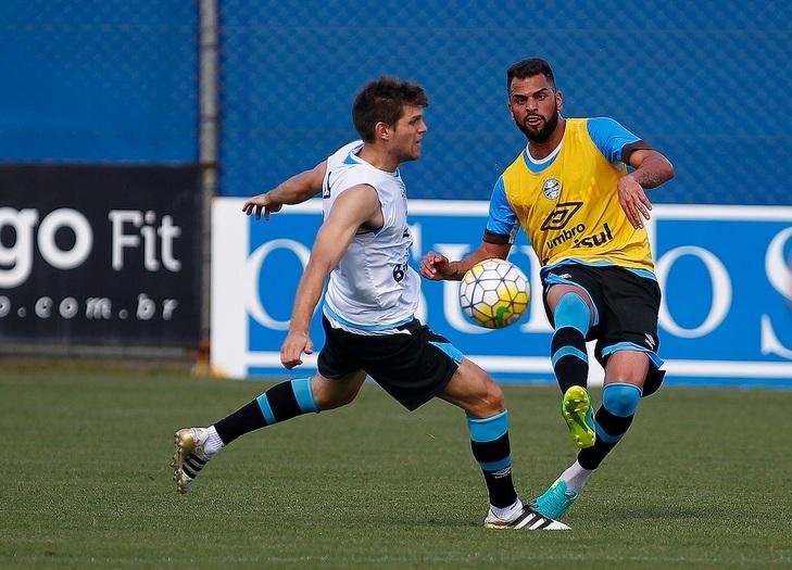 Renato garantiu zagueiro gremista priorizando avan&ccedil;ar &agrave; final da Copa do Brasil