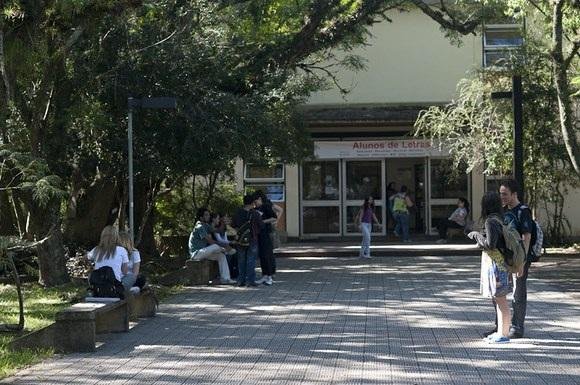 Estudantes dizem ter ocupado pr&eacute;dios em quatro campi da Ufrgs
