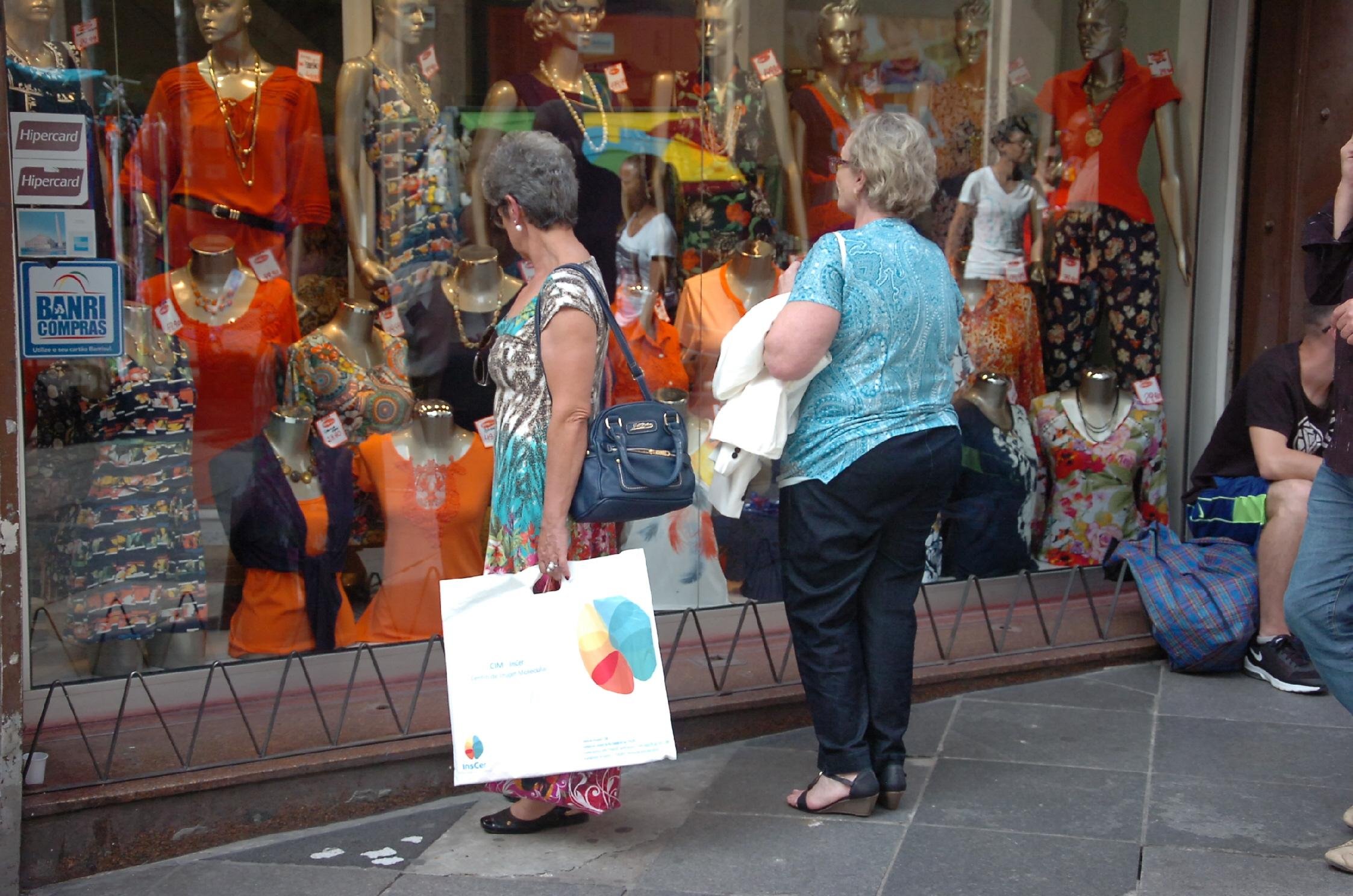 Lojas de shopping e de rua podem abrir se tiverem feito acordo sindical