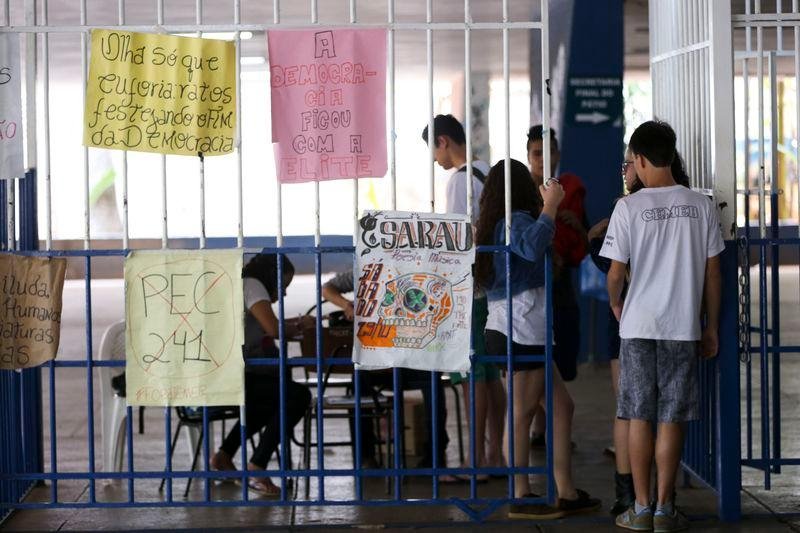 Governador disse que manifesta&ccedil;&atilde;o est&aacute; irritando a sociedade paranaense