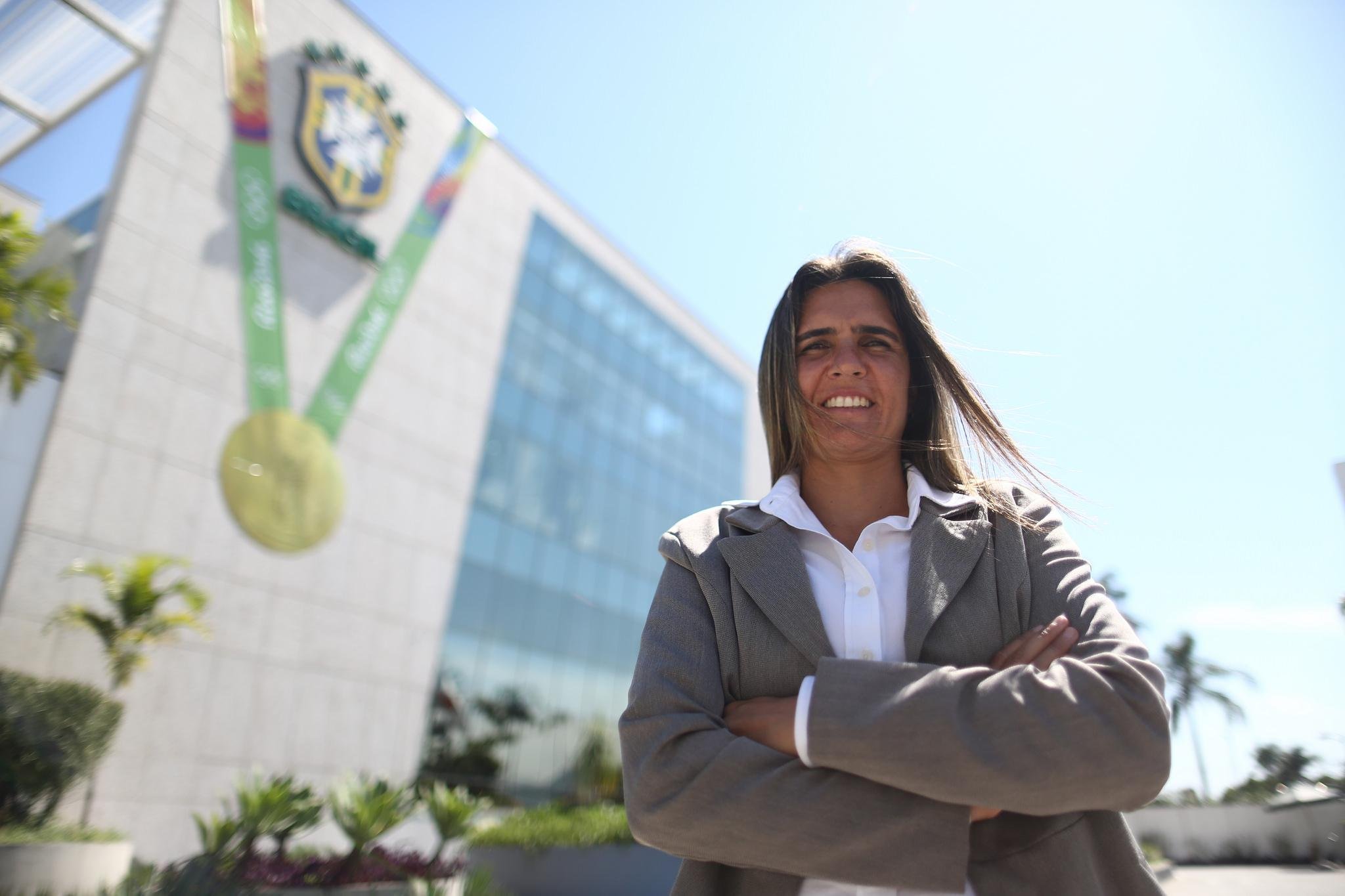 Emily Lima concede sua primeira entrevista como t&eacute;cnica da Sele&ccedil;&atilde;o na quinta-feira