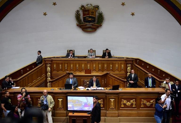 Ap&oacute;s a sess&atilde;o legislativa, Ramos Allup tamb&eacute;m anunciou a suspens&atilde;o de uma passeata convocada pela oposi&ccedil;&atilde;o para esta quinta-feira