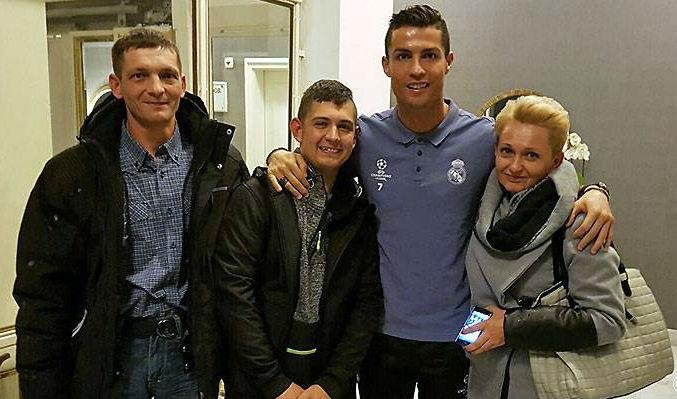 Cristiano Ronaldo encontrou o jovem que saiu do coma e sua fam&iacute;lia