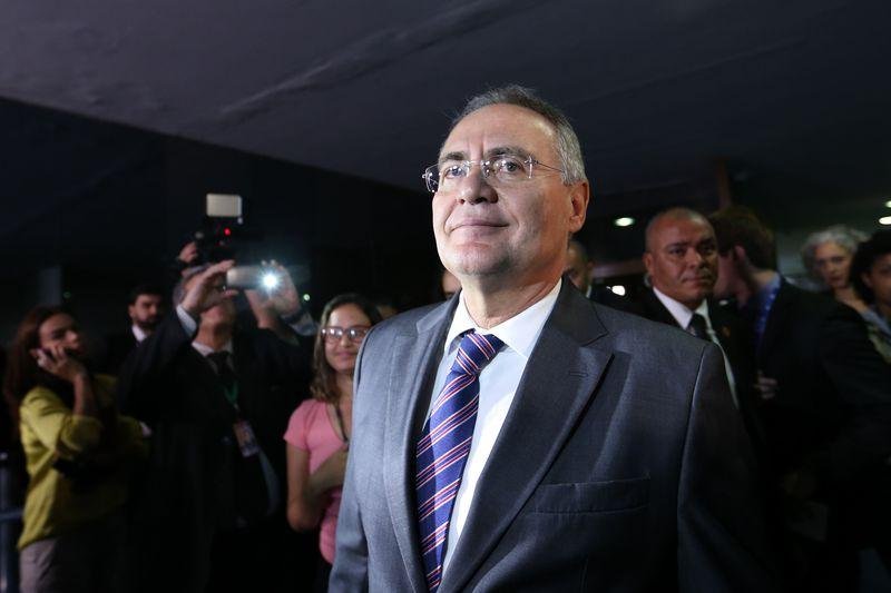 Renan Calheiros diz em nota que n&atilde;o &eacute; r&eacute;u, portanto n&atilde;o &eacute; afetado por decis&atilde;o do STF