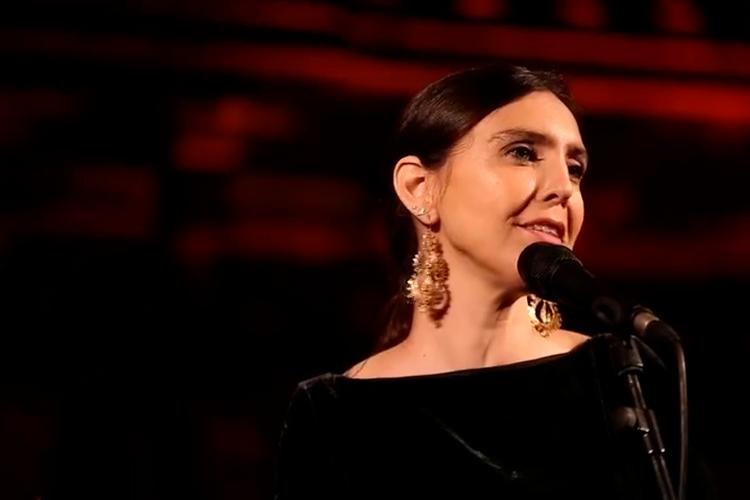 Artista ga&uacute;cha vai dar aulas de poesia e can&ccedil;&otilde;es brasileiras na Faculdade de Letras da institui&ccedil;&atilde;o