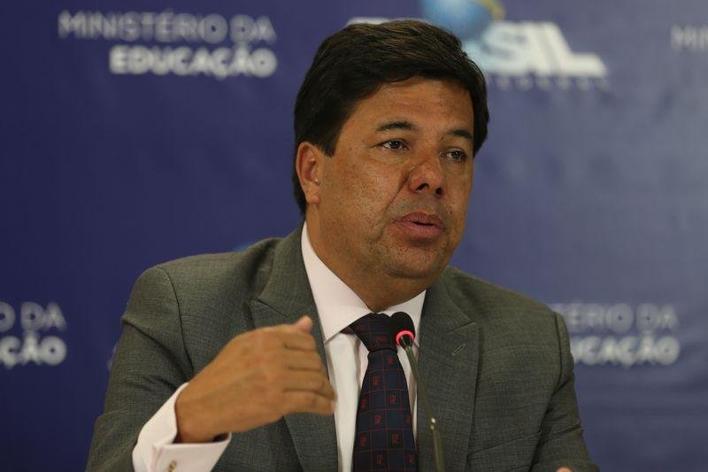 Condi&ccedil;&otilde;es de seguran&ccedil;a ser&atilde;o avaliadas, diz ministro da Educa&ccedil;&atilde;o, Mendon&ccedil;a Filho