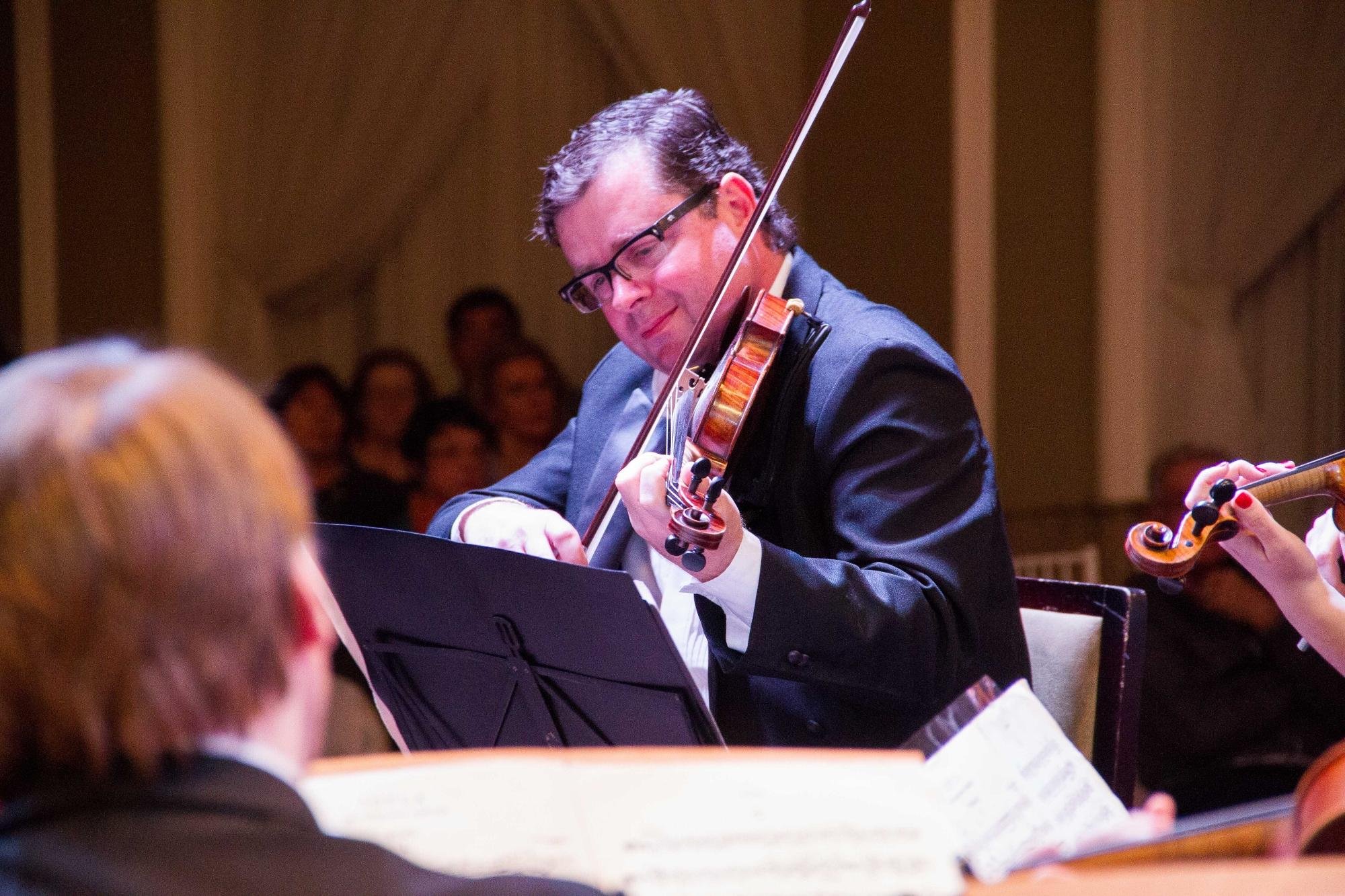 Violinista Emerson Kretschmer ser&aacute; o solista