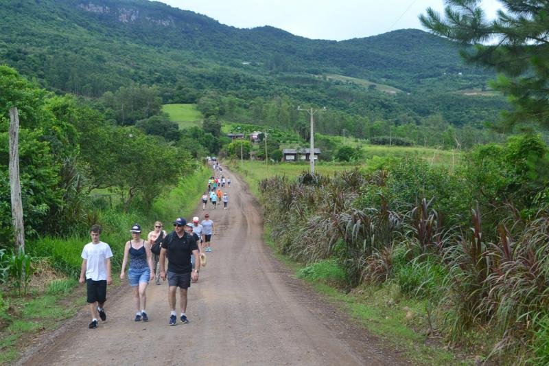 Participantes podem apreciar a natureza e conhecer moradores, que participam oferecendo refei&ccedil;&otilde;es 