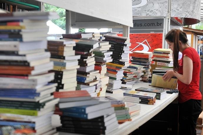 Estudantes produzir&atilde;o conte&uacute;do sobre a maior feira do livro a c&eacute;u aberto da Am&eacute;rica Latina