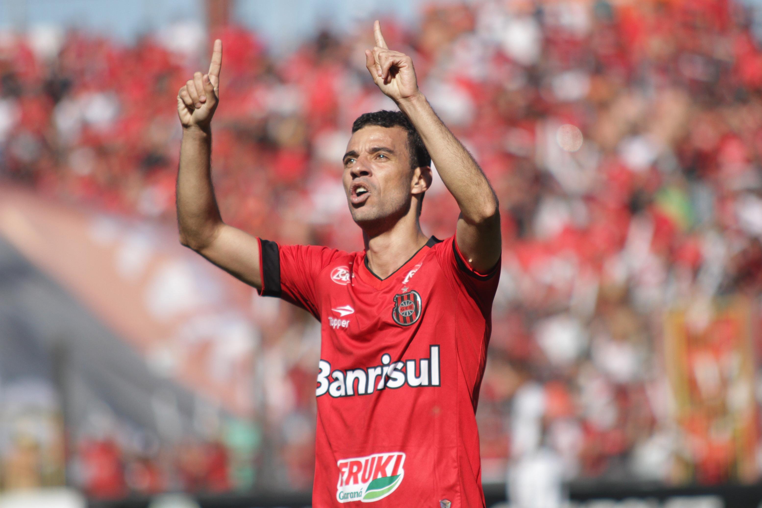Brasil de Pelotas vence Vasco em casa por 2 a 1