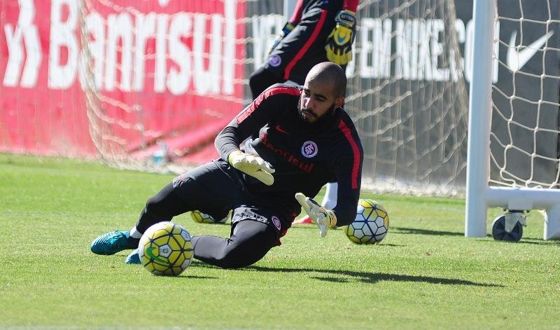 Danilo Fernandes ter&aacute; a miss&atilde;o de parar o ataque do l&iacute;der do Brasileir&atilde;o