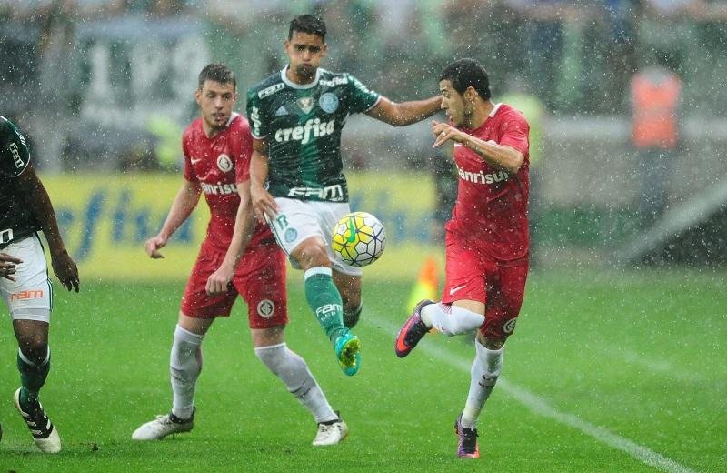 Cleiton Xavier marcou o gol que colocou o Inter na zona de rebaixamento