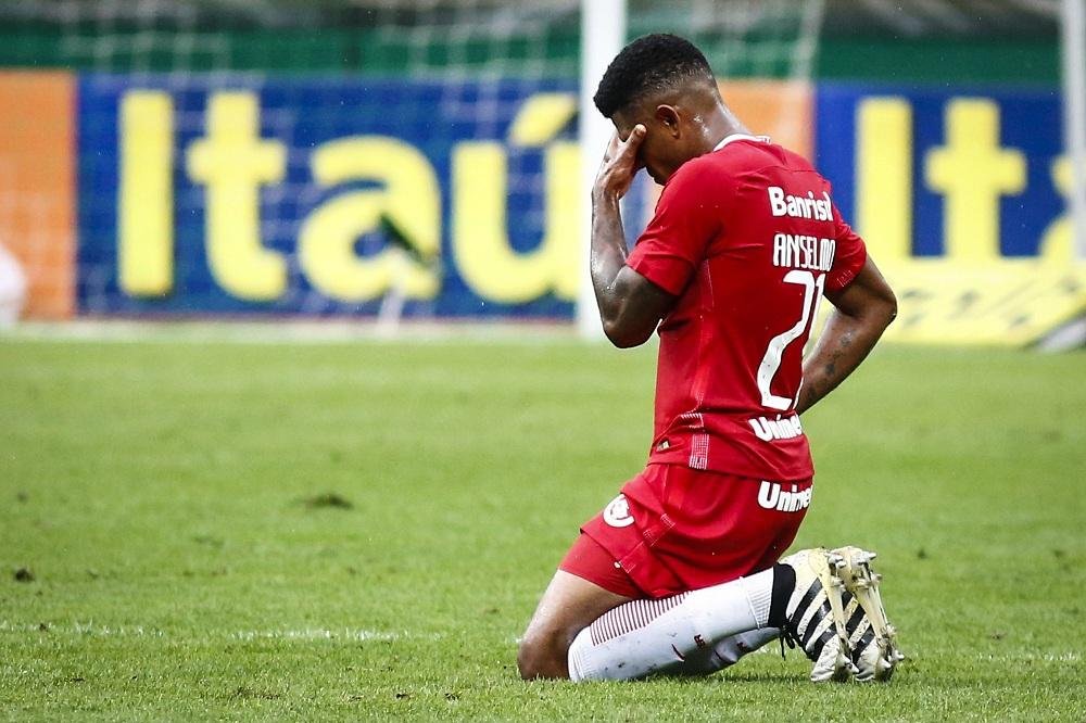 Sem solu&ccedil;&otilde;es ofensivas, Inter figura entre os quatro &uacute;ltimos do Brasileir&atilde;o