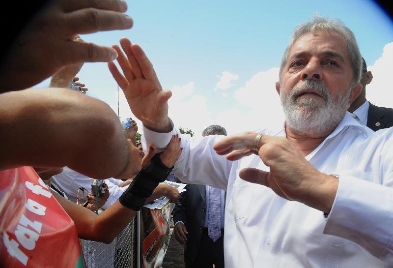 Lula est&aacute; na capital paulista com Rui Falc&atilde;o e parlamentares