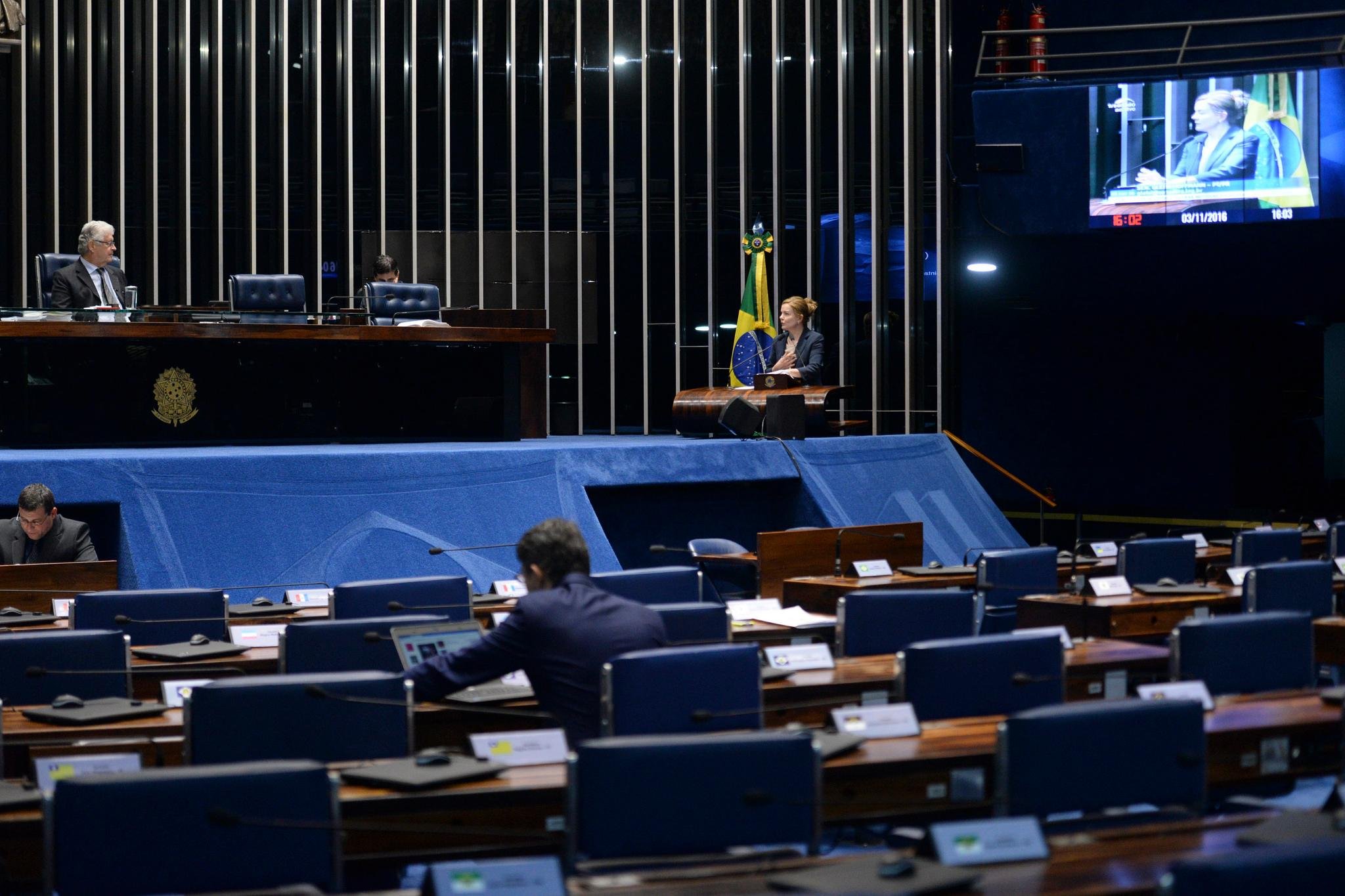 De acordo com o texto, o valor se refere a 16 reformas diferentes, incluindo gabinetes de outros senadores