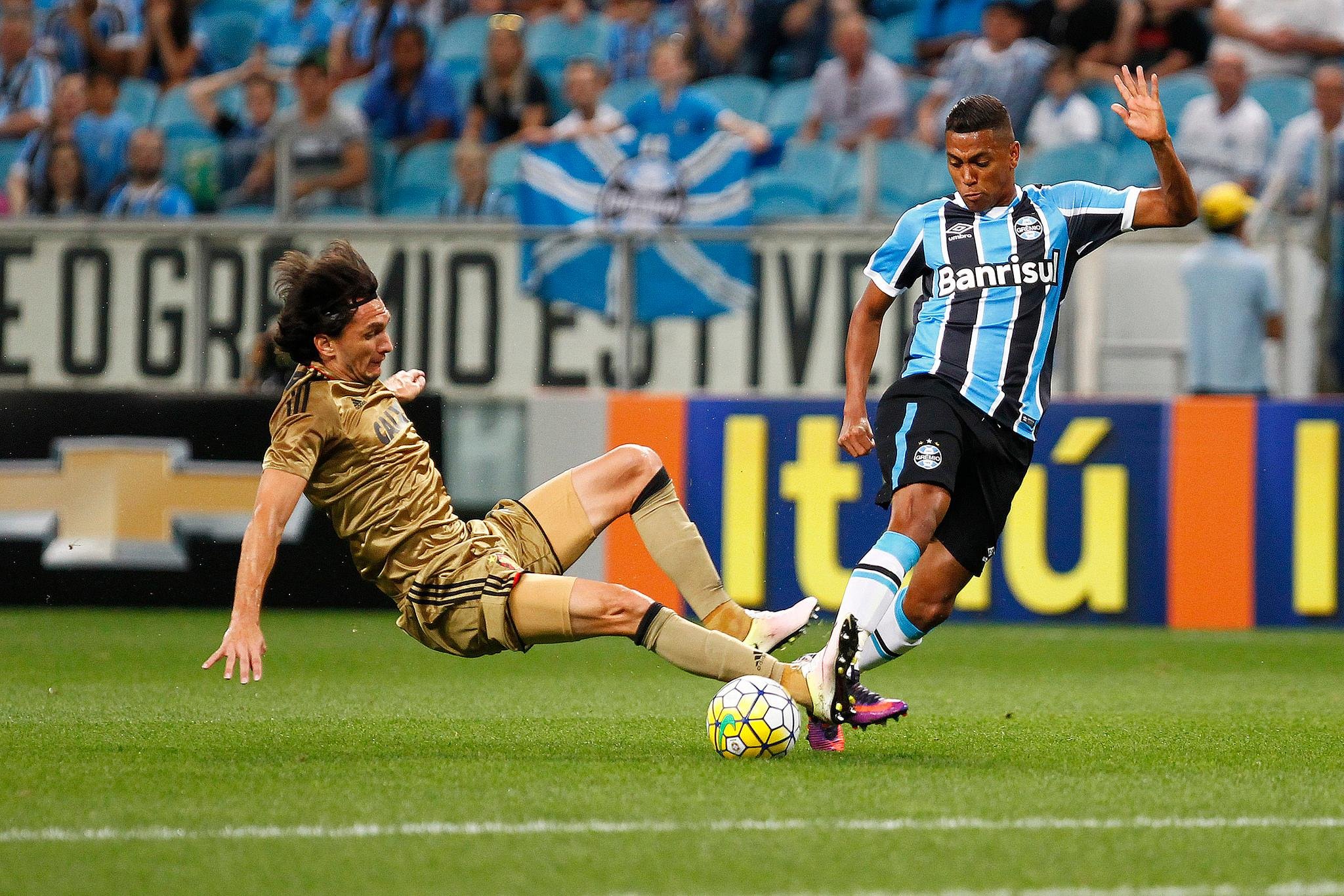 Tricolor sofreu pior derrota no novo est&aacute;dio com dois gols de Diego Souza no 3 a 0