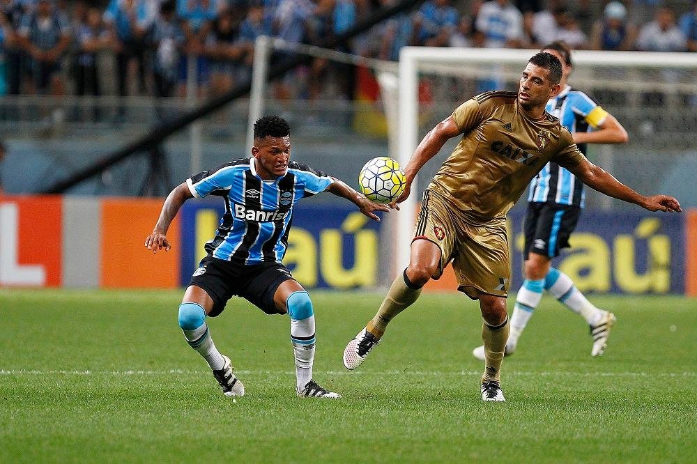 Bolzan lamenta relaxamento involunt&aacute;rio dos jogadores do Gr&ecirc;mio