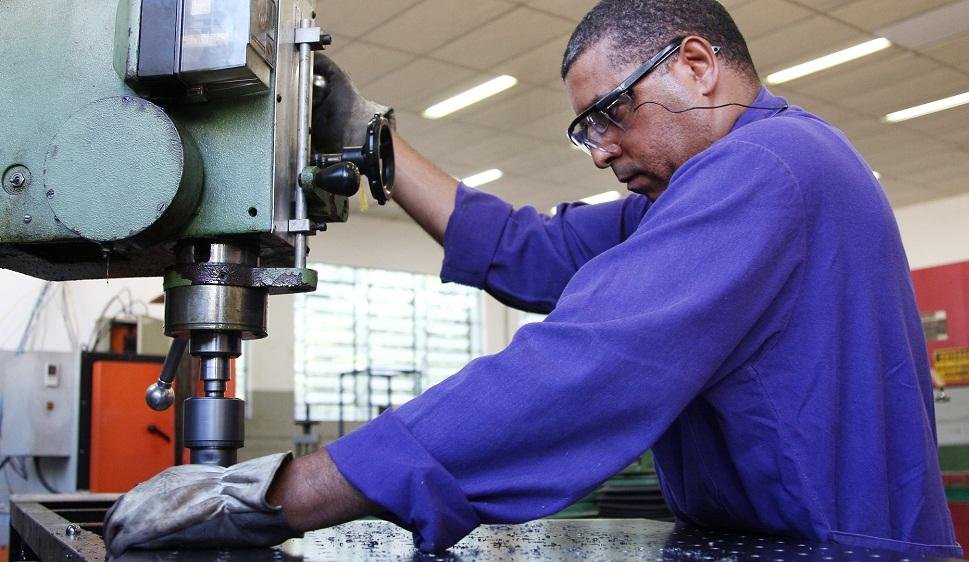 Produ&ccedil;&atilde;o industrial sobe em 9 dos 14 locais pesquisados em setembro
