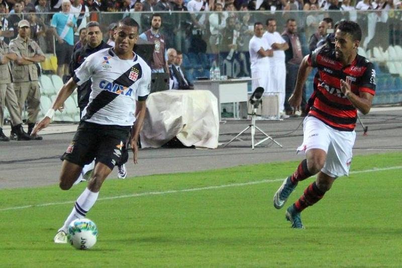 Michel (&agrave; direita) desperta interesse de v&aacute;rios clubes da S&eacute;rie A