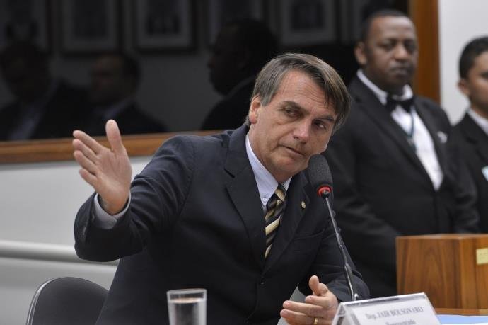 Bolsonaro parabeniza Trump e avalia que em 2018 ser&aacute; o Brasil no mesmo caminho
