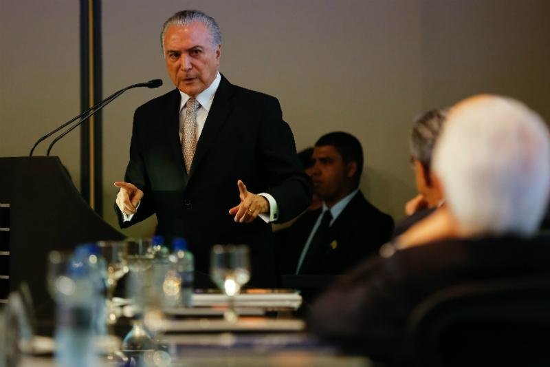 Temer sugeriu que escolas chamem estudantes para discutir PEC e MP