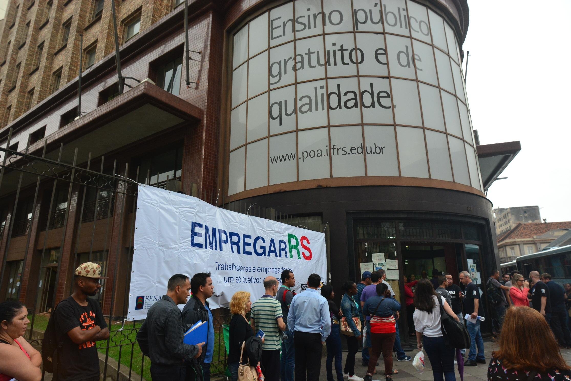 Fgtas oferece 3.429 vagas de emprego por 117 empresas no RS
