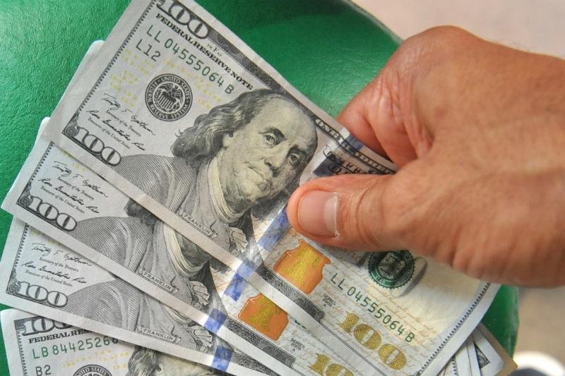 D&oacute;lar tem maior valoriza&ccedil;&atilde;o desde 2008 e fecha a R$ 3,36
