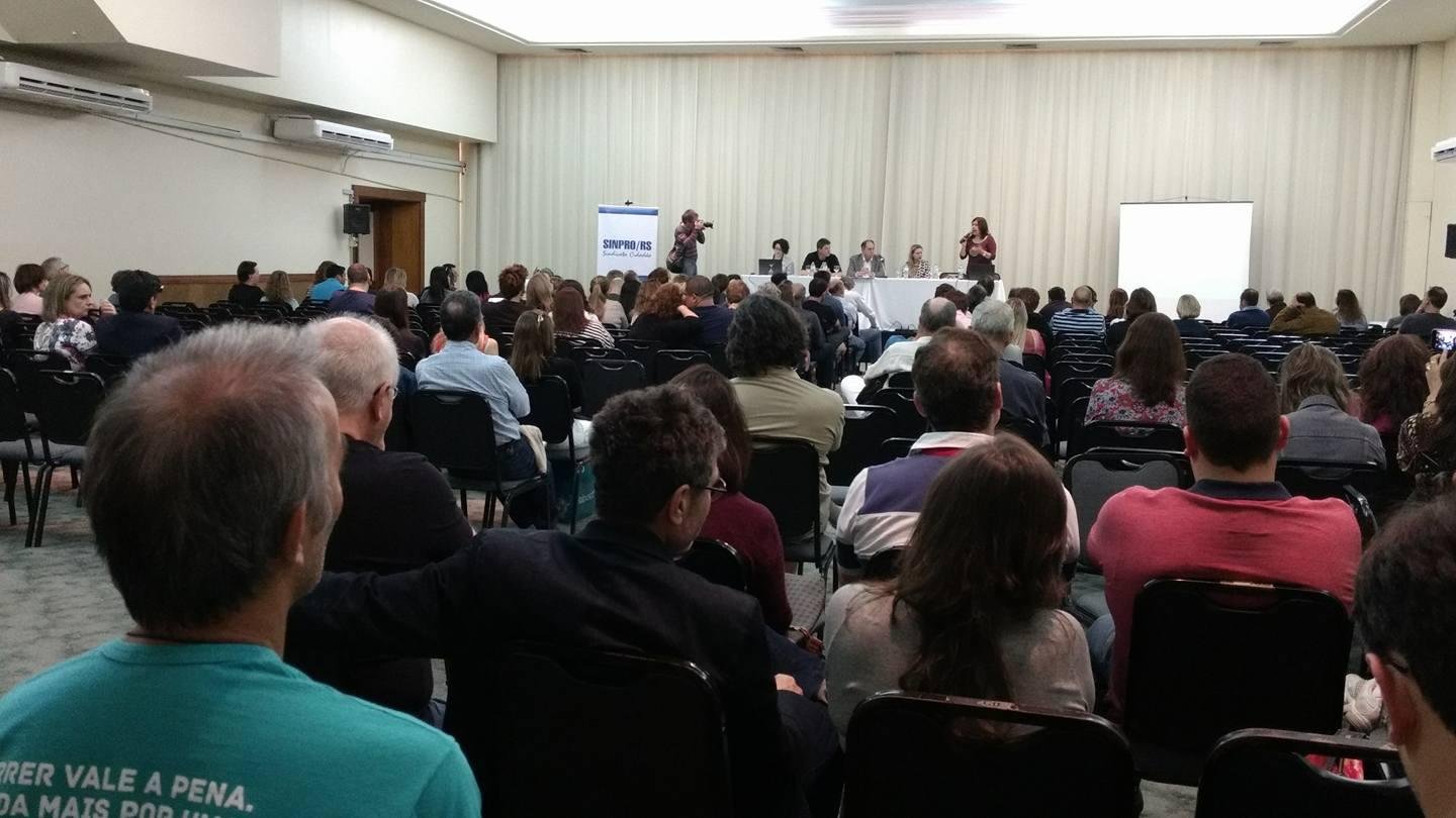 Professores v&atilde;o apoiar greve geral "Nenhum direito a menos" organizada em todo o pa&iacute;s