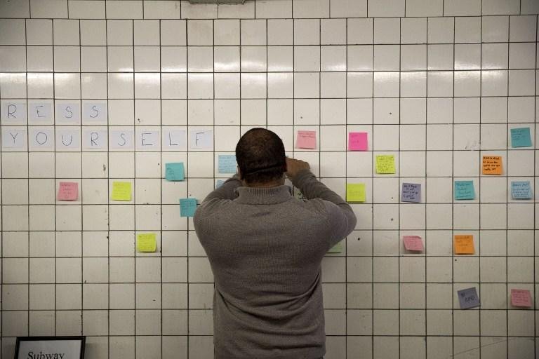 Nova-iorquinos expressam sentimentos em post its do metr&ocirc; ap&oacute;s elei&ccedil;&otilde;es