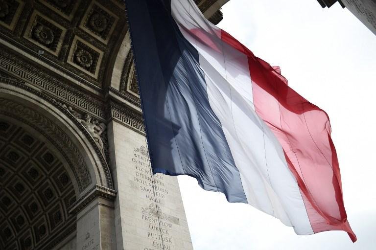 Um ano ap&oacute;s atentados, Paris luta pelo retorno dos turistas 