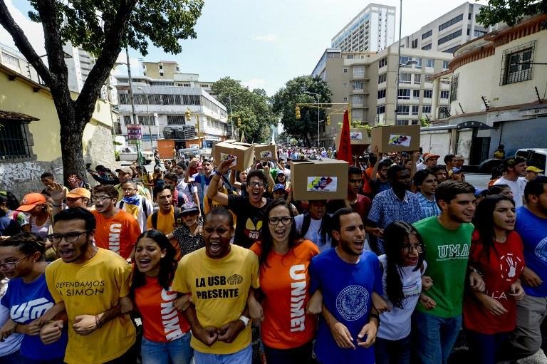 Presidente Nicolas Maduro &eacute; alvo de protestos em todo o pa&iacute;s