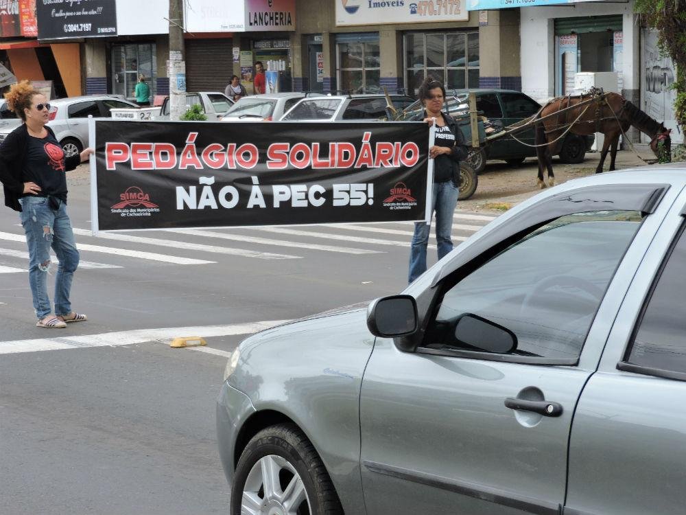 Servidores de Cachoeirinha realizaram ped&aacute;gio solid&aacute;rio nesta sexta-feira