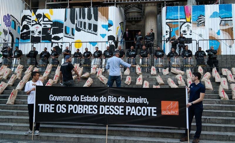 Passeata saiu da Igreja da Candel&aacute;ria, seguiu pela avenida Rio Branco e tomou o rumo da Assembleia Legislativa