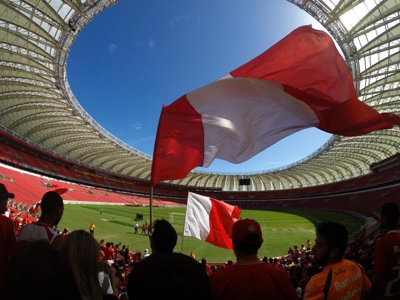 Centenas de torcedores foram ao Beira-Rio assistir treino do Inter