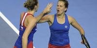 Karolina Pliskova e Barbora Strycova venceram jogo de duplas para confirmar maior troféu de nações do tênis feminino