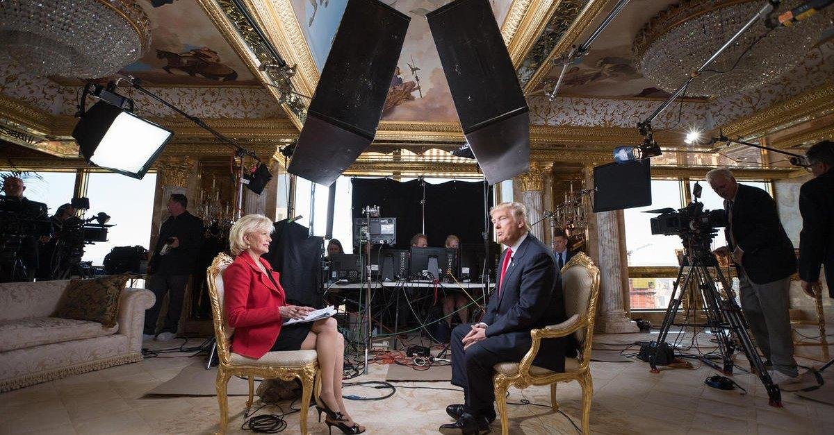 Em entrevista, Trump baixa o tom e tenta tranquilizar americanos