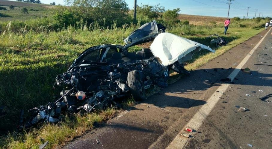 Motorista morre ao colidir carro contra caminh&atilde;o em Passo Fundo 