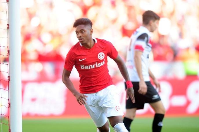 Jogador treinou forte e ser&aacute; integrado ao grupo principal do Inter para quinta-feira