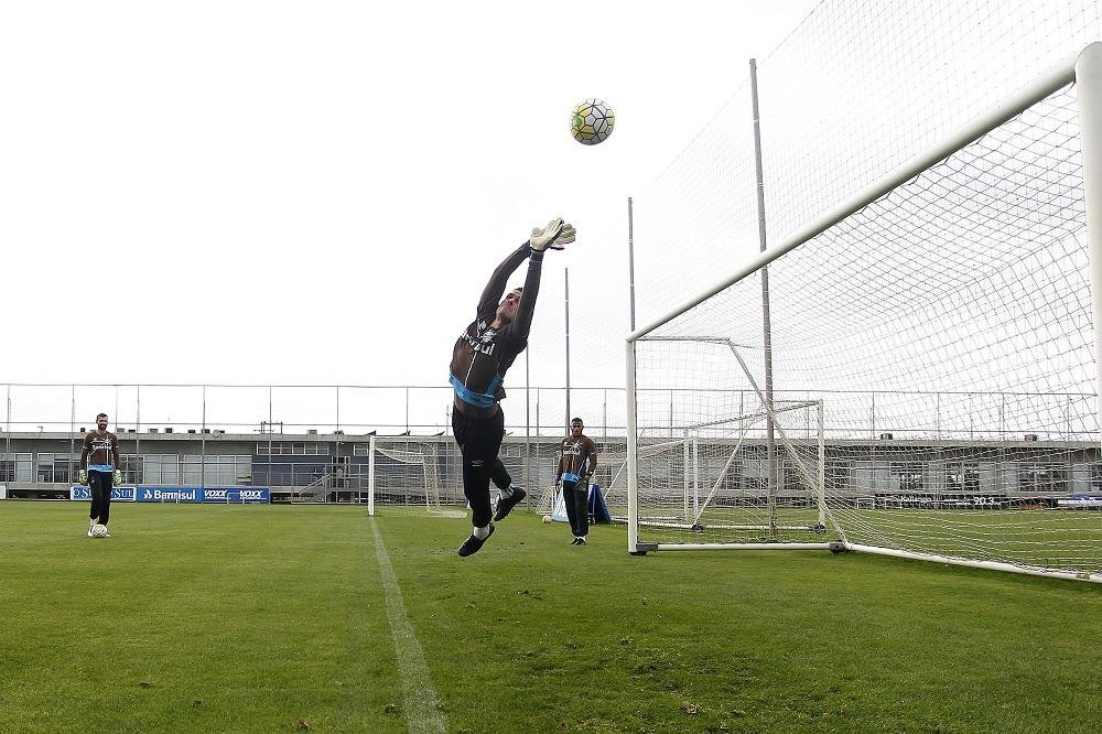 Goleiro Marcelo Grohe projeta jogo contra paulistas para dar confian&ccedil;a na Copa do Brasil