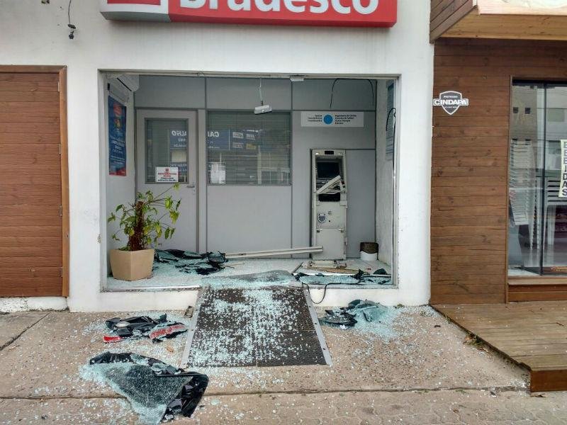 Caminh&atilde;o &eacute; usado para arrombar ag&ecirc;ncia banc&aacute;ria no Litoral Norte 
