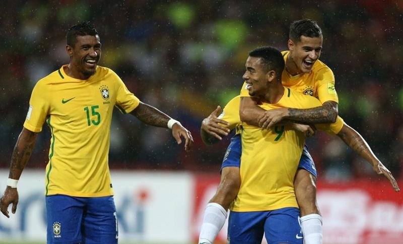 Gabriel Jesus e Coutinho (direita) s&atilde;o artilheiros do ano pela Sele&ccedil;&atilde;o Brasileira