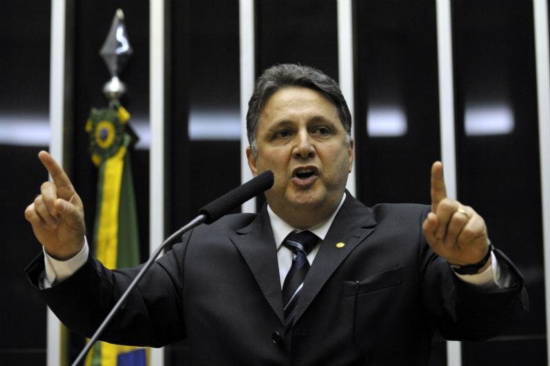 Advogados dizem que pris&atilde;o de Garotinho &eacute; arbitr&aacute;ria e ilegal