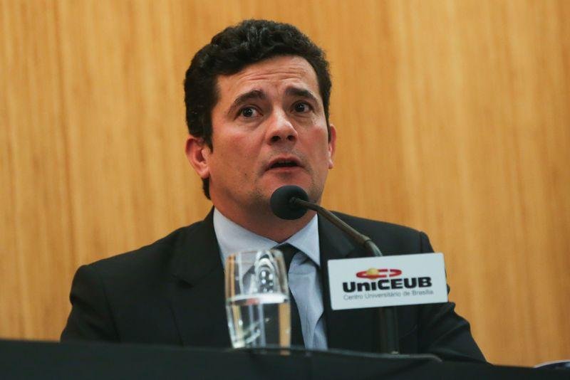 Moro bloqueia R$ 10 milh&otilde;es de Cabral e outros 11 investigados