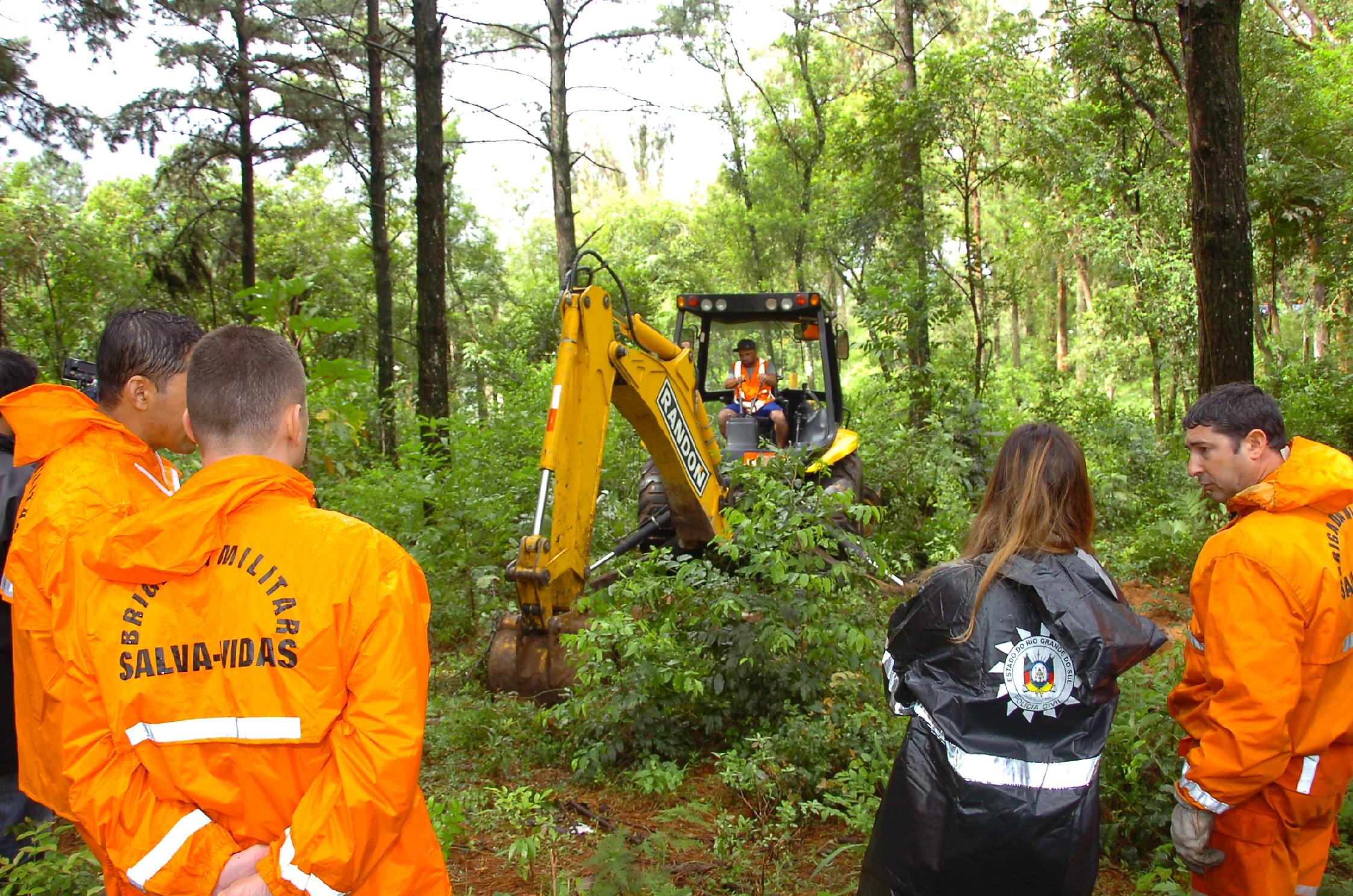 Pol&iacute;cia encontra cemit&eacute;rio clandestino na zona Leste de Porto Alegre