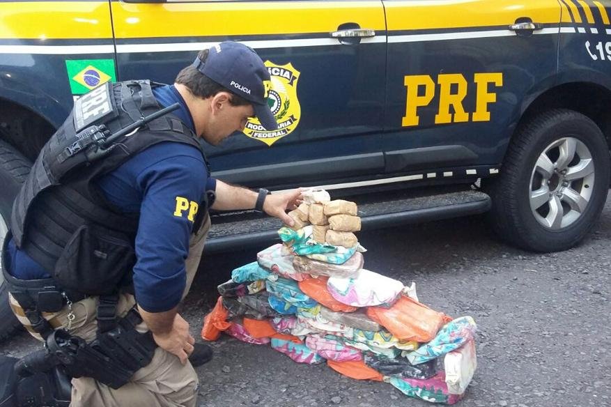 Homem conduzia carro que tinha droga suficiente para 30 mil pedras escondida em fundo falso