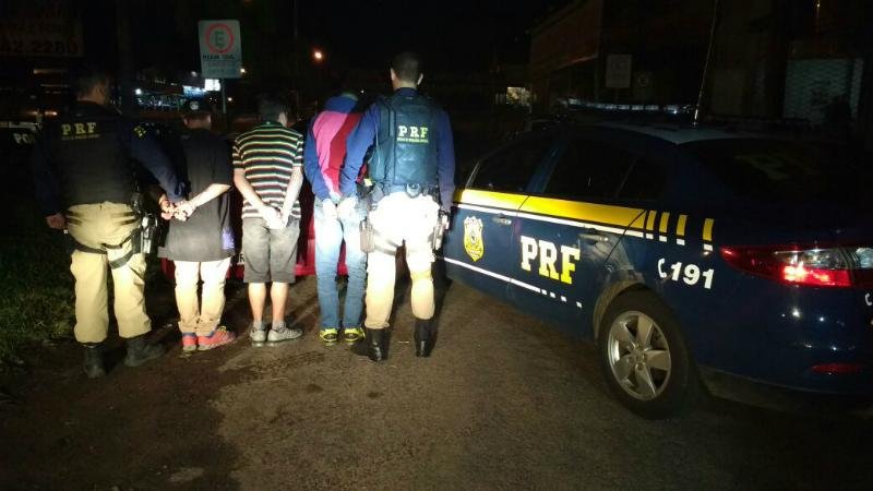 Tr&ecirc;s suspeitos foram presos por tr&aacute;fico em Glorinha