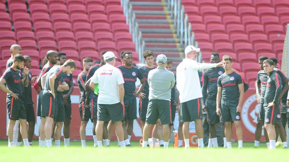 Lisca conversou com todo grupo antes de iniciar o primeiro treino com os titulares